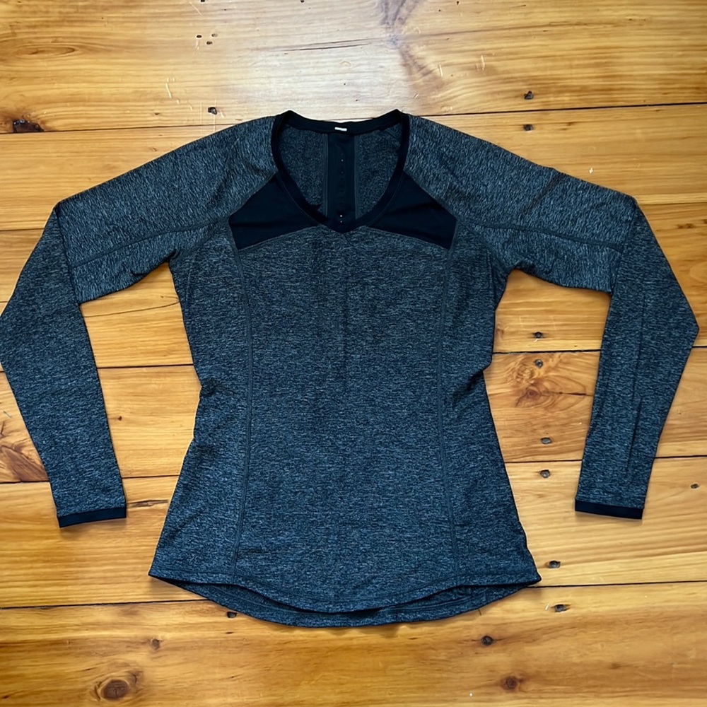 Lululemon Athletica long sleeve running top. Womens size 8. Color Grey.
